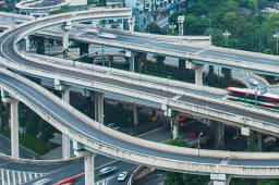 上海市委书记李强：强化系统观念和底线思维 安全有序推动公共交通逐步恢复运行