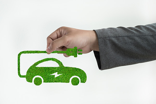 新能源车销量爆发式增长 多家产业链公司上半年业绩预喜
