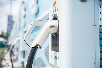 <em>自游家</em>首款新能源车上市 提供40万根充电桩公共补能服务