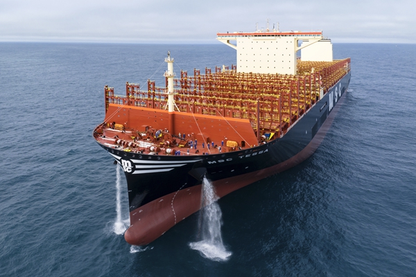 中国船舶沪东中华交付全球最大级别集装箱船