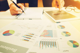 千亿“锂茅”,盈利翻倍!锂价“腰斩”,未来怎么走?重要研判→