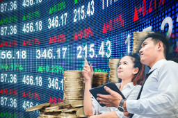 香港证监会行政总裁梁凤仪：香港的银行系统流动性非常充裕 近期美欧银行危机没有影响我们的稳定