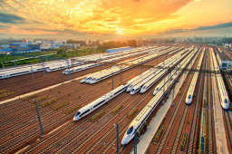 鐵路部門加大五一假期運力投放 增開旅客列車1500多列