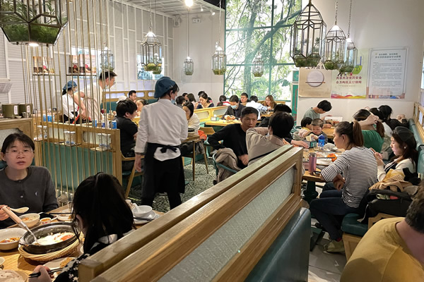 社会消费品零售总额由降转增 呈现积极变化 前4月北京经济继续恢复回升