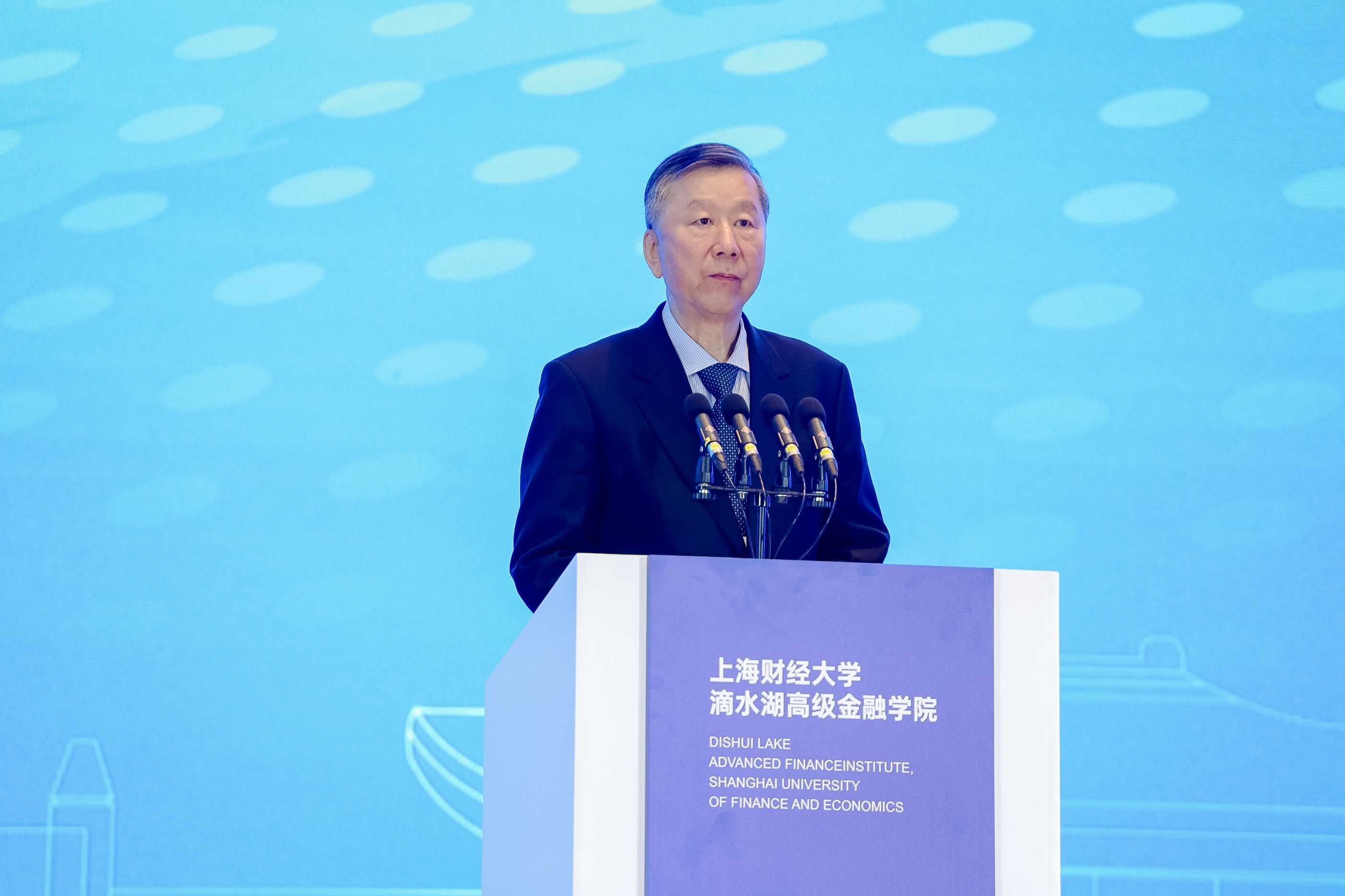 原中国银监会主席尚福林：增强宏观调控与金融监管协同性 科学把握政策调整力度、节奏和重点