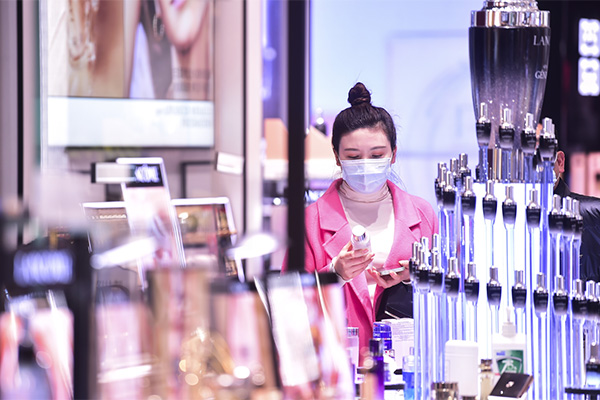 广东对上百家中小化妆品生产企业实施帮扶