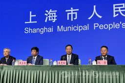 上海自贸试验区管委会主任朱芝松：上海将以实施自由贸易试验区提升战略为契机 开展更大程度压力测试