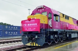 临港始发通达世界 中老班列畅通开放“强动脉”