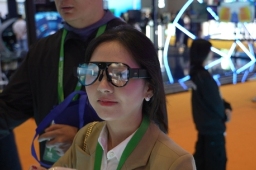 戴着AR眼镜逛进博会 奇点临近首款产品QIDI ONE开发者版正式发布并开启预售