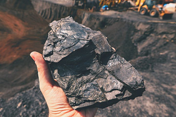 A股煤炭板块领涨 云煤能源、平煤股份涨超4%