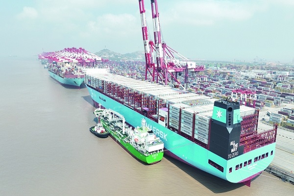 上海港完成国内首单国际航行船舶绿色甲醇加注